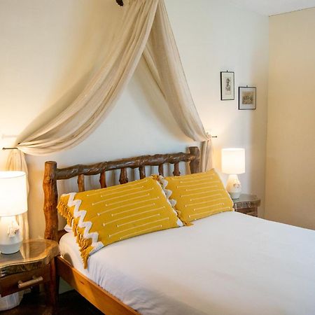 Hotel La Villa Serena Antigua Room photo