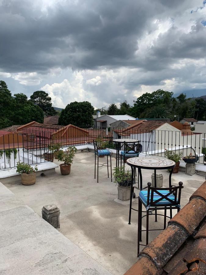 Hotel La Villa Serena Antigua Exterior photo