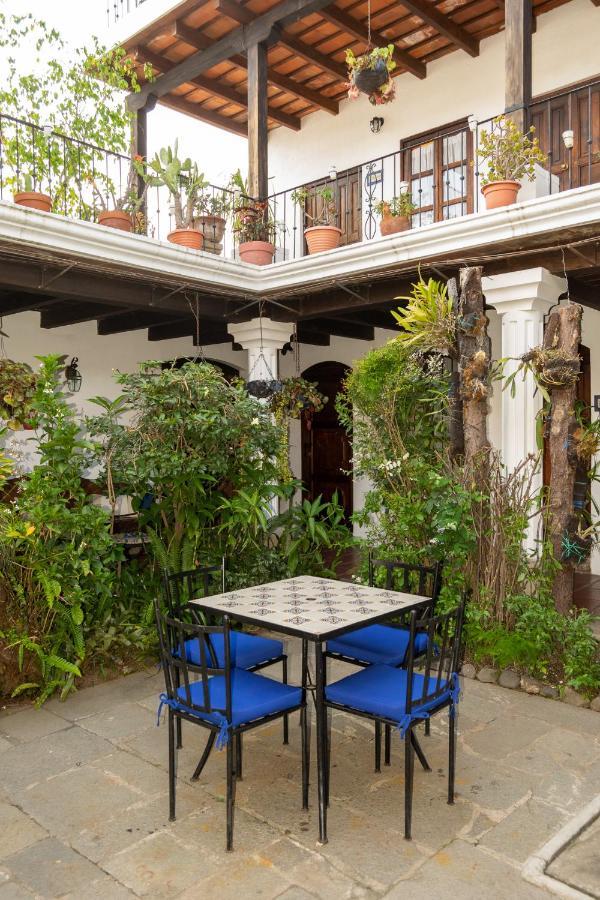 Hotel La Villa Serena Antigua Exterior photo