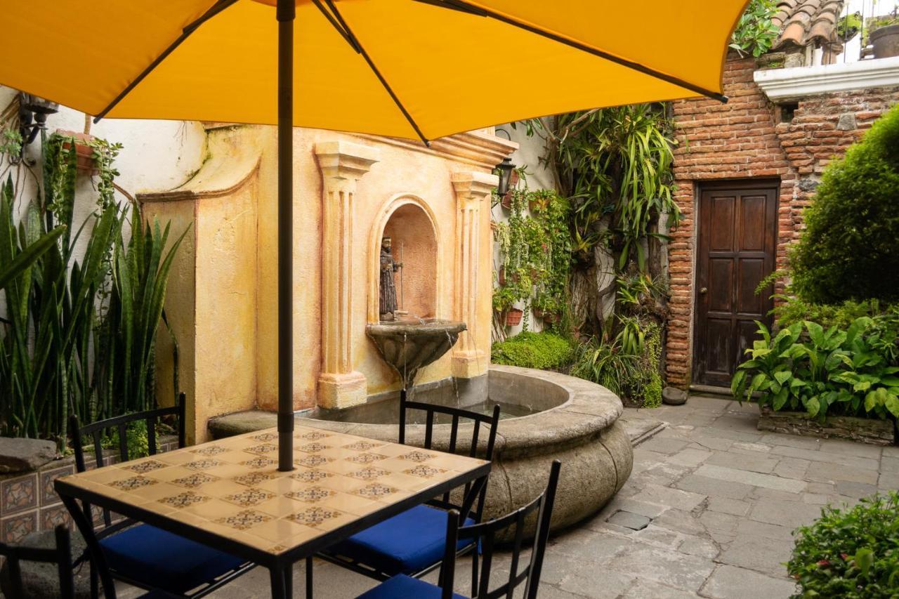 Hotel La Villa Serena Antigua Exterior photo