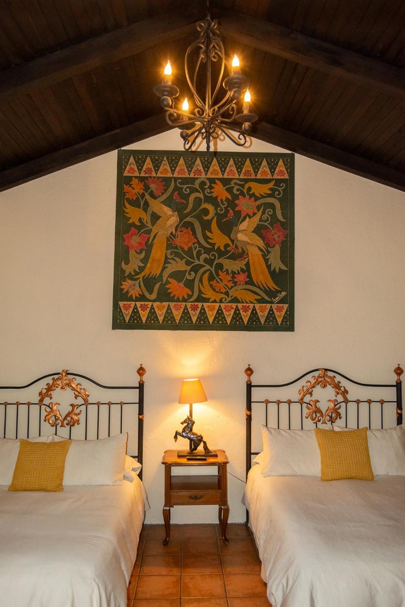 Hotel La Villa Serena Antigua Room photo
